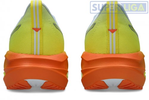 Бігові кросівкиAsics NOVABLAST 5 жовтий (1011C184-400) SS2026